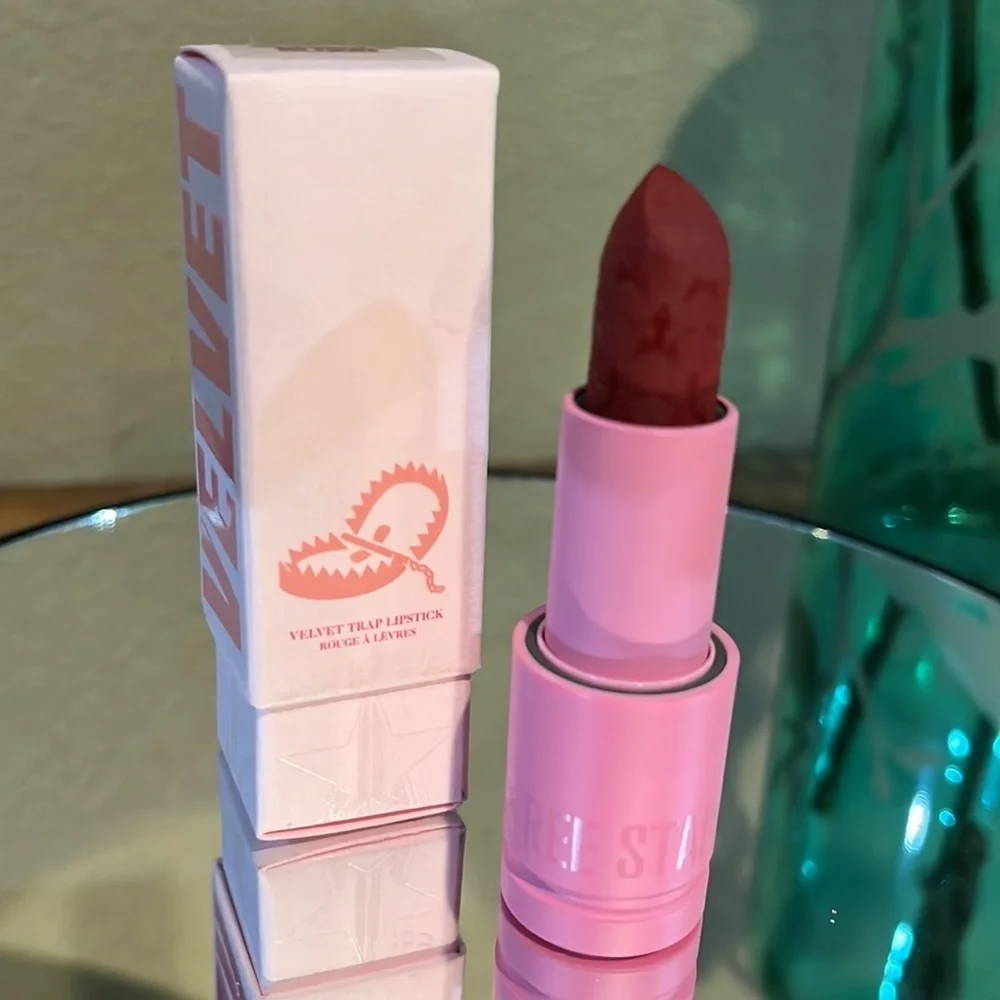 Jeffree Star Velvet Trap lipstick in color Designer Blood. New!